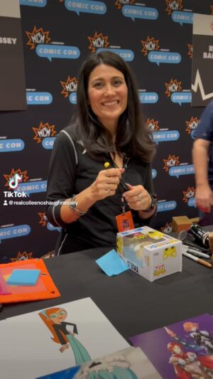 Colleen O'Shaughnessey Instagram - Very first person of the very first day of @mcmcomiccon makin me draw!

#tails #sonic #voiceover #drawing