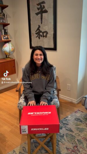 Colleen O'Shaughnessey Instagram - Unboxing of awesome Knuckles swag!! Thank you, @paramountplus !! ❤️❤️❤️🥊🥊🥊
Knuckles streams on April 26 on Paramount 

#knuckles #tails #sonic