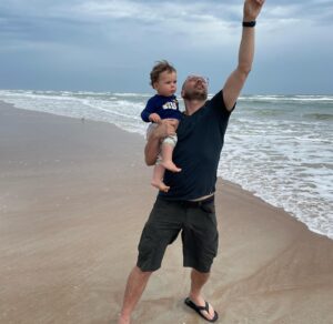Collette Wolfe Instagram - Family vacation to the beach #florida no sunshine yet🌈🥳✨❤️this is our best group shot😂👶🙌