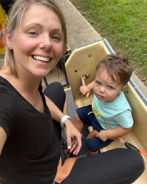 Collette Wolfe Instagram - He didn’t cry on any of the rides but he also didn’t love it. His favorite thing was eating goldfish and running away from me every time I let him out of the stroller😅🤣🐥 #kingsdominion #toddler #snoopy