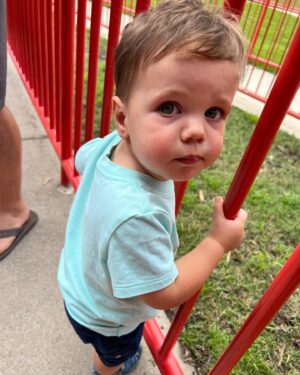 Collette Wolfe Instagram - He didn’t cry on any of the rides but he also didn’t love it. His favorite thing was eating goldfish and running away from me every time I let him out of the stroller😅🤣🐥 #kingsdominion #toddler #snoopy