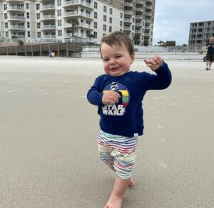 Collette Wolfe Instagram - Family vacation to the beach #florida no sunshine yet🌈🥳✨❤️this is our best group shot😂👶🙌