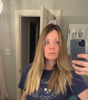 Collette Wolfe Instagram - I gave myself a haircut because I’ve got covid and I can’t go anywhere and I was sick of my long hair. Then I thought it looked uneven so I cut a little more. I now have SUPER short hair and I’m pretty sure I just need to lose weight. The second picture is what I was hoping it would look like @therealaliwentworth  and the third picture is my before. Anyway, Happy New Year guys …I’m still gonna bring that picture of @therealaliwentworth to the hairdresser and try to get her color AFTER I’m done with quarantine 🙎🏼‍♀️💇‍♀️🤷‍♀️💆‍♀️
