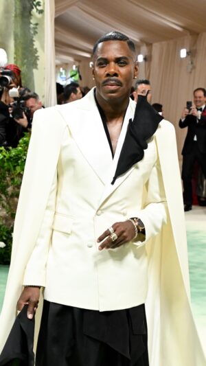 Colman Domingo Instagram - Un impecable @kingofbingo llega a la alfombra floral de la Met Gala ataviado de @willychavarrianewyork 💥 10/10, como siempre. 

#ColmanDomingo #MetGala