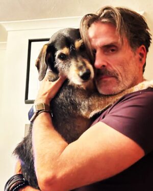 Con O'Neill Instagram - Boys night in 
#whatlovelookslike #dogslife