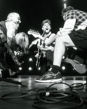 Connor Ball Instagram - Busted’s first album was the first album that ever got me into playing guitar. Had such a blast playing up on stage with the guys last night, thank you so much for having me 🙌🏻 you guys are rockstars

@chazzadnitt 📸