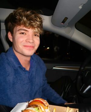 Connor Finnerty Instagram - In N Out at 1am >>