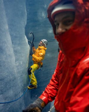 Conrad Anker Instagram - Sharing good and wet moments but always de “bonne humeur “
.
📷 @luxaltius 
.

.

#alpinismo  #climbingphotography #klettern #c_l_i_m_b #climbing_is_my_passion #natgeoyourshot #climbingzine #climbing_worldwide #climbinglife #mountainclimbing #climbingmountains  #climbing_photos_of_instagram #climbingismypassion #alpineclimbing #mountaineering  #climbinginspiration #doyouclimb #accesstheinaccessible #mixedclimbing  #iceclimbingimages  #mountainplanet  #eisklettern #natgeoadventure #thenorthface  #verticallife #isklatring #escaladaenhielo  #climbingpicsofinstagram #arrampicatasughiaccio #climbingworldwide