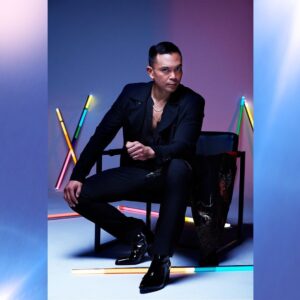 Conrad Ricamora Instagram - Posted @withregram • @herelieslovebway Is it hot in here or is it just our stars? 🤩 🥵 🇵🇭 @voguephilippines 

Photographer: Harold Julian
Styling: Nico Sese
Makeup: Alex Justimbaste
Hair: Andre Trinidad
Nails: paint and style