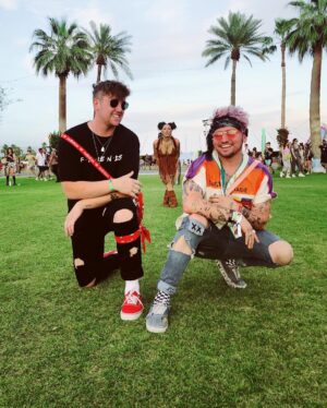 Corey La Barrie Instagram - Get best friends that look at each other and then stunt together 🔥😜
Thanks Coachella for the amazing weekend even know day 2 sucked with food poisoning I came back 💪🏽 😏 also the girl in the back wouldn’t leave with out a picture 😂