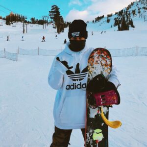 Corey La Barrie Instagram - Finally got to be back on the mountain and fall in love with snowboarding even more! Had a blast with my friends and can’t wait to do it all again sometime soon ❤️