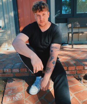 Corey La Barrie Instagram - I feel like it’s been so long since I posted in a t-shirt that even I forgot I had tattoos! But who’s trying to be my valentine? 😅😝