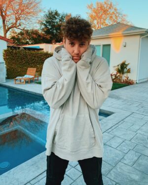 Corey La Barrie Instagram - If you want to see how disappointed I was today because nobody was home for me to annoy then just swipe right 🥺😂