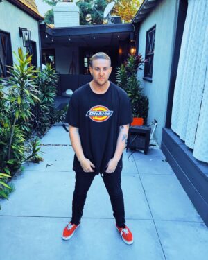 Corey La Barrie Instagram - Hi guys... I shaved my head! Rip to my hair... also haven’t posted on here in a while so yeah hi this is me!