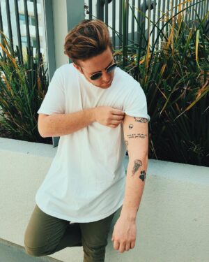 Corey La Barrie Instagram - Thinking of getting another tattoo! What should I get? 😝💉