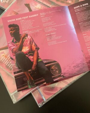 Corneille Instagram - J’ai été libre et audacieux sur cet album et c’est donc avec beaucoup d’émotions que je vous l’offre, en espérant de tout cœur qu’il vous plaise. C’est aussi un travail d’équipe. Un gros merci à mes co-architectes, Sofia de Medeiros, Marco Volcy et Dan Cinelli.  À mes musiciens, Alex Paquette, Hubert Tremblay, Giovanni Arteaga, Kepler Jean-Baptiste. À Dasnhy.
« Encre Rose » nouvel album enfin disponible (lien en bio)