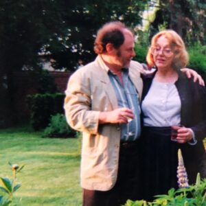 Corrine Koslo Instagram - Happy World Theatre Day!
A photo from 25 years ago.
Neil Munro with Jennifer Phipps in Christopher Newtons Garden.#geniusinthegarden#toabsentfriends#canadiantheatregiants#somissed❤️