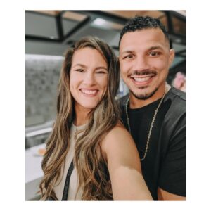 Cortney Casey Instagram - ᴜꜰᴄ274
ʜᴀᴅ ᴀ ɢʀᴇᴀᴛ ᴛɪᴍᴇ ᴡɪᴛʜ @drakkar_klose ᴀɴᴅ @activehealth_scottsdale. ɪ ᴇᴠᴇɴ ɢᴏᴛ ᴀ ᴘɪᴄ ᴡɪᴛʜ @chuckliddell ᴀɴᴅ @mieshatate. #AZ #UFC #ValleyOfTheSun #DateNight #WhatANight