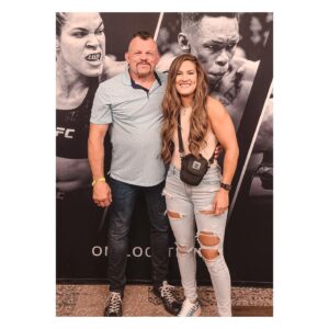 Cortney Casey Instagram - ᴜꜰᴄ274
ʜᴀᴅ ᴀ ɢʀᴇᴀᴛ ᴛɪᴍᴇ ᴡɪᴛʜ @drakkar_klose ᴀɴᴅ @activehealth_scottsdale. ɪ ᴇᴠᴇɴ ɢᴏᴛ ᴀ ᴘɪᴄ ᴡɪᴛʜ @chuckliddell ᴀɴᴅ @mieshatate. #AZ #UFC #ValleyOfTheSun #DateNight #WhatANight