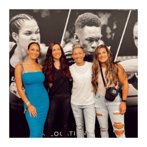 Cortney Casey Instagram - ᴜꜰᴄ274
ʜᴀᴅ ᴀ ɢʀᴇᴀᴛ ᴛɪᴍᴇ ᴡɪᴛʜ @drakkar_klose ᴀɴᴅ @activehealth_scottsdale. ɪ ᴇᴠᴇɴ ɢᴏᴛ ᴀ ᴘɪᴄ ᴡɪᴛʜ @chuckliddell ᴀɴᴅ @mieshatate. #AZ #UFC #ValleyOfTheSun #DateNight #WhatANight
