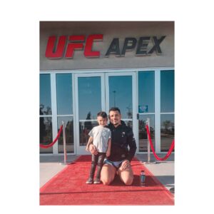 Cortney Casey Instagram - What a week we had. Although it wasnt Kings first fight week it was definitely the first one he can remember. We had a fun road trip to Vegas with our favorite road dawg @bulldawg155, Helped dad cut weight and got to watch dad fight live and put on amazing performance. King meet @meganolivi and although he was shy he did say she was pretty. Of course we celebrated dads win with sugar. #AZ #KingKlose #Vegas #UFC #DadsMini #MyLoveBug #YellowCrayon #POTN #OurLittleFamily #MakingMemories