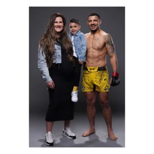 Cortney Casey Instagram - 𝑰 𝑳𝒐𝒗𝒆 𝑴𝒂𝒌𝒊𝒏𝒈 𝑴𝒆𝒎𝒐𝒓𝒊𝒆𝒔 𝑾𝒊𝒕𝒉 𝒀𝒐𝒖. 𝑾𝒆 𝑨𝒓𝒆 𝑺𝒐 𝑷𝒓𝒐𝒖𝒅 𝑶𝒇 𝑬𝒗𝒆𝒓𝒚𝒕𝒉𝒊𝒏𝒈 𝑻𝒉𝒂𝒕 𝒀𝒐𝒖 𝑺𝒂𝒄𝒓𝒊𝒇𝒊𝒄𝒆𝒅 𝑨𝒏𝒅 𝑨𝒄𝒄𝒐𝒎𝒑𝒍𝒊𝒔𝒉𝒆𝒅 𝑫𝒖𝒓𝒊𝒏𝒈 𝑻𝒉𝒆𝒔𝒆 𝑳𝒂𝒔𝒕 15 𝑴𝒐𝒏𝒕𝒉𝒔, 𝑨𝒏𝒅 𝑰𝒕 𝑨𝒍𝒍 𝑷𝒂𝒊𝒅 𝑶𝒇𝒇 𝑻𝒐𝒏𝒊𝒈𝒉𝒕. 𝑾𝒆 𝑳𝒐𝒗𝒆 𝒀𝒐𝒖!! 
#AZ #MakingMemories #OurLittle Fam #KloseCrew #YourBiggestFans #BlueCrayon #LoveHim #KingKlose