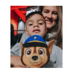 Cortney Casey Instagram - What a week we had. Although it wasnt Kings first fight week it was definitely the first one he can remember. We had a fun road trip to Vegas with our favorite road dawg @bulldawg155, Helped dad cut weight and got to watch dad fight live and put on amazing performance. King meet @meganolivi and although he was shy he did say she was pretty. Of course we celebrated dads win with sugar. #AZ #KingKlose #Vegas #UFC #DadsMini #MyLoveBug #YellowCrayon #POTN #OurLittleFamily #MakingMemories
