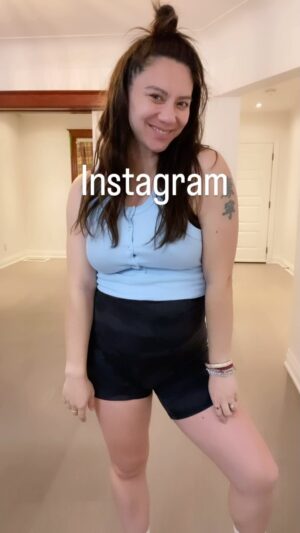 Cory Lee Instagram - Instagram vs reality at 30 weeks pregnant! 🤰🏻🙌🏻🤷🏻‍♀️

#pregnancyproblems #preggo #pregnantbelly #30weekspregnant #thirdtrimester #coryleematernitystyle