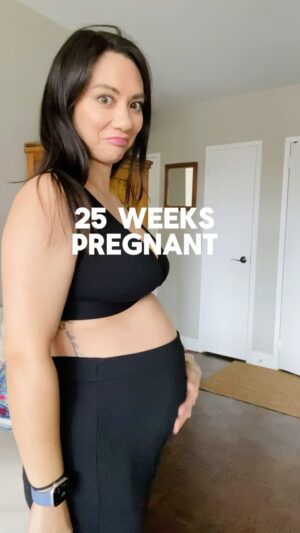 Cory Lee Instagram - People keep asking for a bump update soooooo here she is 25 weeks preggo! I am defffffffo ON   POPPIN! Finally got some maternity clothes and omg game changer! #thymematernity #rwco 

#stylethebump #25weekspregnant #25weeks #preggo #pregnancylife #preggobelly #momtobe #maternity #maternityfashion