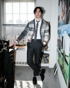 Cory Michael Smith Instagram - Wearing @thombrowne for @maydecemberfilm on @bravoandy’s @bravowwhl.
Styling and photography by @brianmeller, grooming by @colbymakeup.