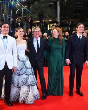 Cory Michael Smith Instagram - Wow wow wow. Premiering #ToddHaynes’ MAY DECEMBER at @festivaldecannes with this beautiful group was surreal. I’m ever grateful to Todd and our incredible producers for inviting me onto this project. I CANNOT WAIT for you all to see it in theaters and on @netflix! 🫶🏻

C’était un rêve 😌