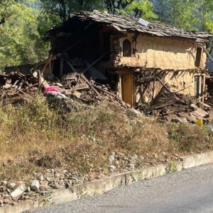Cory Richards Instagram - In these crucial first days after the quake, rescue efforts give way to the critical, and complex, process of providing impacted communities with food, warmth, and shelter.  Rebuilding takes time, but helping provide these basic needs can make a tremendous difference in the long run.

@maggiedoyne and @blinknoworg are on the ground at the epicenter and are focusing their efforts on vulnerable groups like pregnant women,  and the most isolated communities that are typically the last to receive aid. 

Supporting their work is the best way you can help from afar. Donations of every size matter.  Nepal has given us both so much, please help us in our efforts to give a tiny bit of that back when it matters the most.

http://www.blinknow.org/earthquake
📷 @rushsturges @coryrichards