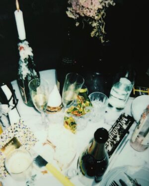 Cosima Henman Instagram - 2021 here we come!✨🍾
Ich wünsche euch allen ein glückliches und erfolgreiches neue Jahr! #happynewyear