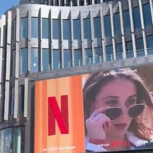 Cosima Henman Instagram - HAMMERHARTEJUNGS ab heute 24. Mai weltweit auf NETFLIX!

@tobias._schaefer._ 
@axelstein4real 
@jasminshakeri 
@dorisgolpashin 
@louis.jerome_w 
@leanderlesotho 
@maximilian.shdr 
@samirahbreuer 
@nyoonkie 
@lilly.joan 
@vivi_koenig 
@merlin_sandmeyer 
@kailas_insta 
@tombeckphotos 
@monikaoschek 
@yuna_bennett 

@netflixde @ratpackfilm