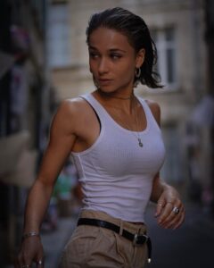 Actress Cosima Henman HD Instagram Photos and Wallpapers April 2021