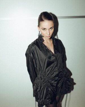 Cosima Henman Instagram - Wearing @kasiaku for Berlinale’24 dressed by @alexmcfab 

Shot by @joelistdort