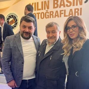 Coşkun Aral Instagram - Dün akşam hayatımın en anlamlı ödüllerinden birini aldım. Yaşam Boyu Onur Ödülü’ne beni layık gören Türkiye Foto Muhabirleri Derneği’ne ve geceye katkı sunanlara bir kez daha teşekkürlerimi sunuyor, Yılın Basın Fotoğrafları ‘23 ödüllerinin sahibi olan tüm meslektaşlarımı kutluyorum. Emekliliği olmayan onurlu mesleğimizi zor şartlarda sürdüren tüm dostlarıma minnettarım.
.
.
#tfmd #yılınbasınfotoğrafları #fotoğrafçılık #fotomuhabiri #photojournalism