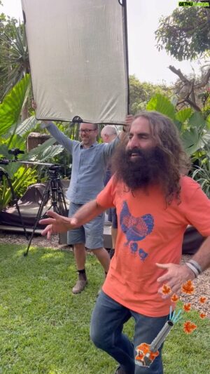Costa Georgiadis Instagram - When the ever predictable leaf blower kicks in like a metronome when we were filming yesterday with @gardeningaustralia what else to do than return the gesture. You can never take peace and quiet for granted thats for sure . Just when you think it is safe to call “ACTIION” .