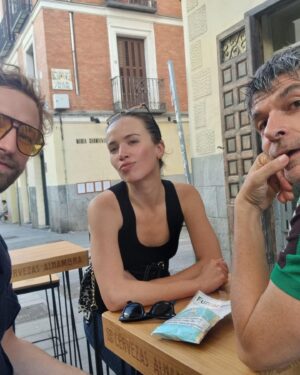 Costanza Andrade Instagram - Madrid
Que ese sol de dulce te apapache unas mañanas más y chapetee sorpresivamente tu alma como hizo conmigo. 

@aitorug @horat.alcala son los mejores anfitriones del mundo , nos falta nuestra foto