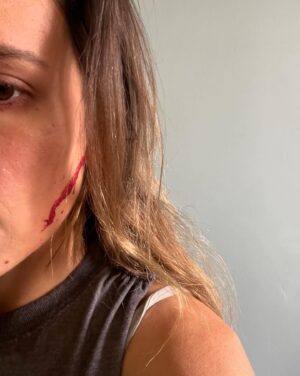 Costanza Andrade Instagram - Amanece en ciudad del Sol. 
Sara, Rebeca, Jimmy y César abren los ojos. Es Emma . 

Gracias Carlos Marín por confiarme un pedazo de ti, por permitirme ser ese vehículo de algo más grande en esta historia, por que cada toma y día están impresas de tu cariño y entregado corazón. A @katnarro por crear junto contigo esta maravillosa y compleja travesía en la que todos nos embarcamos. 

Carla Adell. Gracias por ser compañera de viaje, amiga , maestra , hermana y prima . Por ser un pedazote de actriz , por tu generosidad infinita. JP, Jatzke. Gracias por darlo todo y ser espejo. Por amarme y recibir mi amor , a mi forma , tiempos y posibilidades . Gracias por crecer conmigo y abrirnos las pieles para apapacharnos por dentro, juntos . @yosoysam aquí estuviste , siempre. 

A @albertpons por la primera de muchas y a @luisbohigas @beto.gauna , a todo el team de producción @alexbrpaz por hacer posible cada día y llevar este gigante de película a la vida. Que siga su camino en abundancia y facilidad . 

Carlos Hidalgo. Eres un regalo de la vida, te quiero mucho Stitchi. Y a todo tu staff, mi admiración total, @manhu13 @valsantanaj_ @willersond @cynthia.lecona 

@aleballina , cada día te quiero y me inspiras más con tu esencia y tu fuerza , juntas a la eternidad . 

Ian, eres un diamante. Gracias por tanto y todo tú. 
Junto a @santibarbavisual , Arturo, Efrén , @sergiorosales06 , @pinche.chaidez @paco_polarmx @walter.lagarda @francesca.volpi.h @karla_vidau , @astrid.alejandra.gv , su pasión , alegría e inocencia llenaron mis noches de luz. 

A mis niñas de makeup y vestuario que vieron mi alma y fueron grandes cómplices de viaje . Magas divinas! 

A @alexandraberruezo @makeup.solana y todos los creadores de su equipo por inspirarnos con su trabajo. 

A mi monstruo , por que con ello puedo sanar y sanarme. Un día a la vez. 

Yo Soy. 

Entrego.