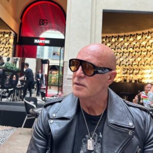 Coto Matamoros Instagram - Comiendo en @dolcegabbana_martini .Las gafas Bronson de Tom Ford las he conseguido  gracias a la gestión de mis amigos de Optimarket Majadahonda. Muchísimas gracias.