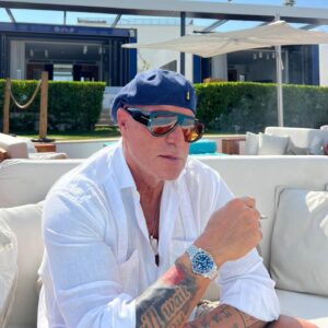 Coto Matamoros Instagram - Hoy en @nikkibeachdubai con @martalopezalamo y el cohete de Yolanda. Como aquí son millonarios ya los hacen monoplaza