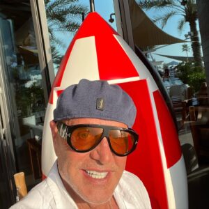Coto Matamoros Instagram - Hoy en @nikkibeachdubai con @martalopezalamo y el cohete de Yolanda. Como aquí son millonarios ya los hacen monoplaza