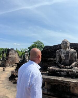Coto Matamoros Instagram - Maravillosa experiencia la visita a las ruinas de Polonnaruwa (patrimonio de la humanidad) antigua capital de Sri Lanka. 
Gracias a @transitours_ @jetwing.viluyana @jetwinghotels