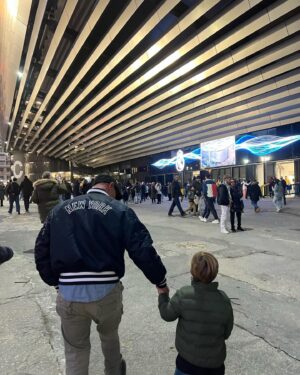 Coto Matamoros Instagram - Tres generaciones y una pasión. Feliz de disfrutar una tarde en el Bernabéu con mi gente. ¡Hala Madrid y nada más! 💪❤️ @martalopezalamo @diegomatflo @realmadrid