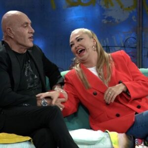 Coto Matamoros Instagram - Ayer en @laresistencia con @belenestebanmenendez promocionando #sálvesequienpueda de @netflixes .Fue un placer trabajar  en un espacio de libertad y entretenimiento. Gracias por todo 🍾🍾