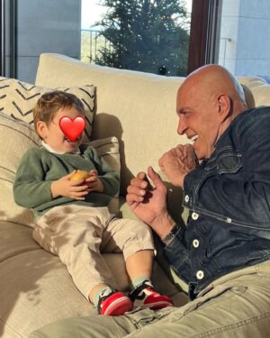 Coto Matamoros Instagram - Ayer celebramos en la familia dos cumpleaños. Pocas cosas me hacen más feliz que la sonrisa de mis nietos. Gracias a los que hicisteis de ayer un día especial, uno de los más bonitos del año❤️
-
 @martalopezalamo @_lmflores @mo_ritzmadrid