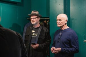 Creed Bratton Instagram - Just found the shot of Rainn and I backstage at a charity event for Australian wildfires. I had to cancel my tour down there and my office cast mates joined me in putting on this event.
Very dear people still love them a lot.