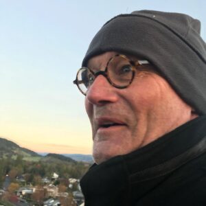 Creed Bratton Instagram - In a balloon, learning to fly.
Napa California