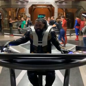 Cress Williams Instagram - Sometimes you gotta take the controls! #legendsoftomorrow #flash #blacklightning #crisisoninfiniteearths